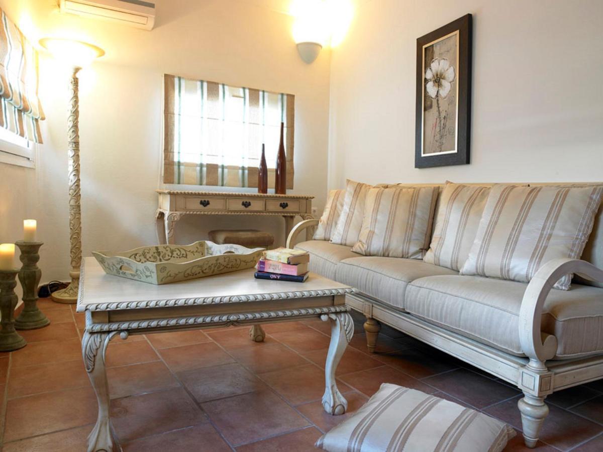 Suites Of The Gods Cave Spa Hotel Megalochori  Bagian luar foto