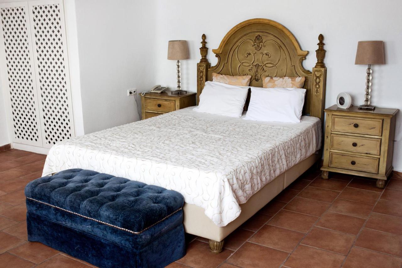 Suites Of The Gods Cave Spa Hotel Megalochori  Bagian luar foto