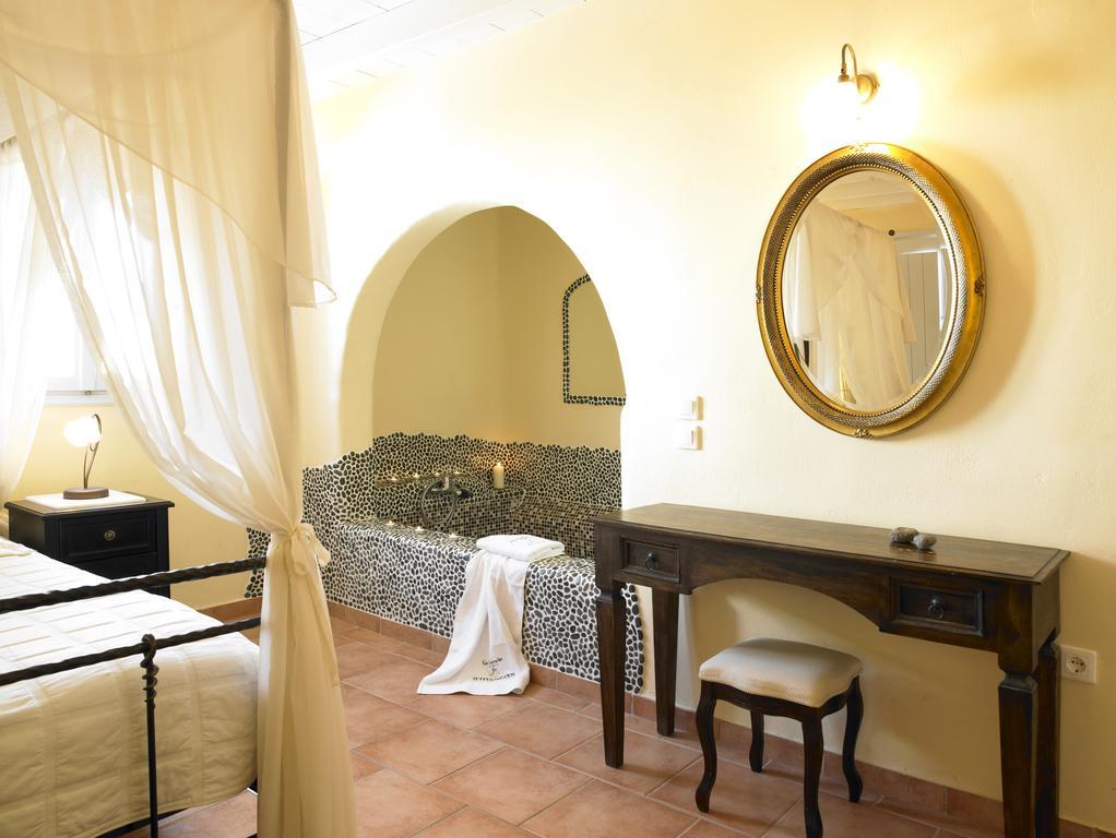 Suites Of The Gods Cave Spa Hotel Megalochori  Bagian luar foto